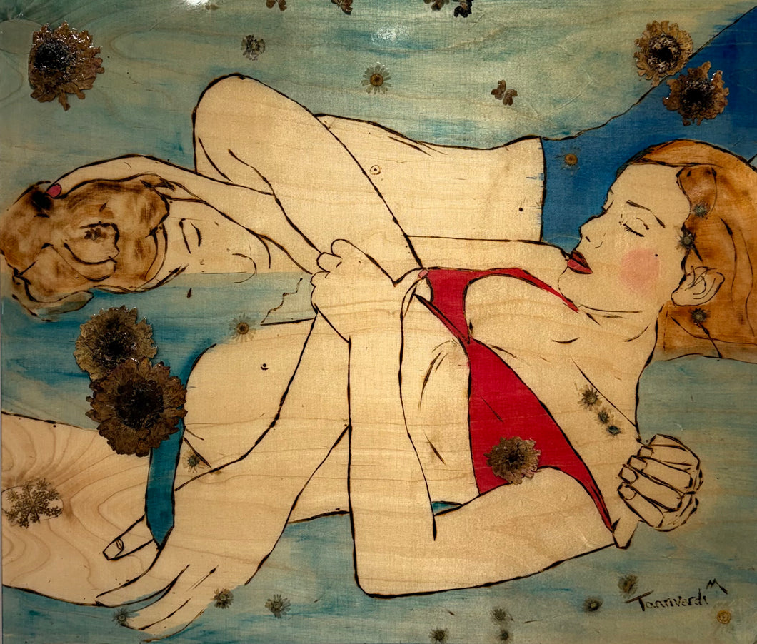 Come in closer– original wood artwork by Mehlika Tanriverdi showing two intertwined female figures in an intimate, peaceful embrace, created with pyrography, pigments and pressed flowers on a blue background.
